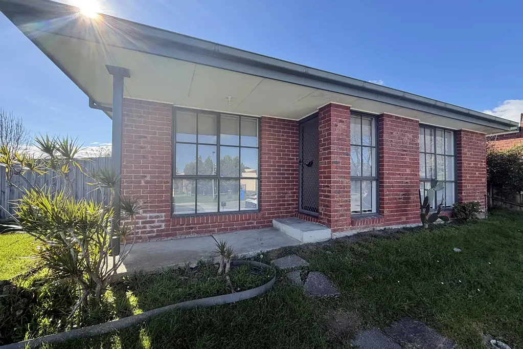FRESHLY PAINTED FAMILY HOME IN A QUIET COURT!