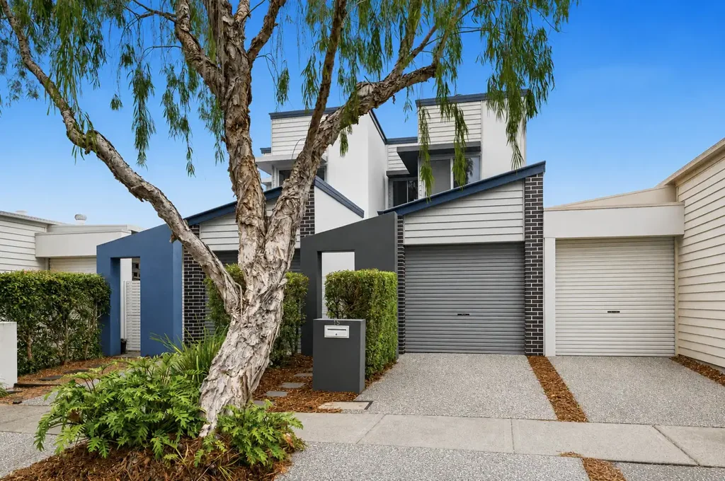 Fitzgibbon 3 Slaapkamer Stylish Freehold Townhome with Multiple Living Spaces & No Body Corporate