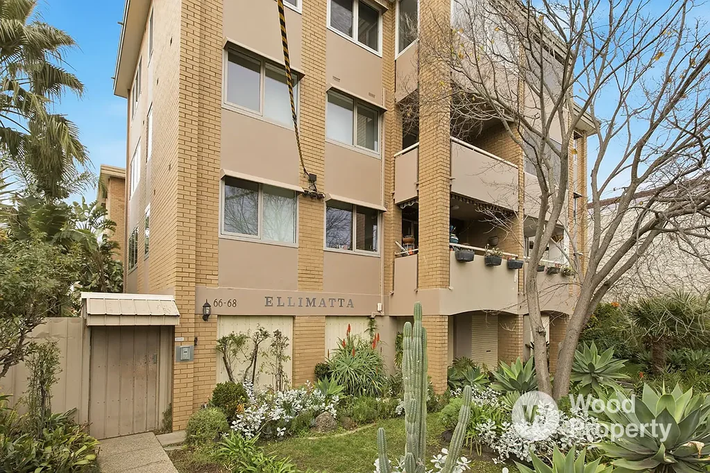 Top Floor Living with Stunning Views in the Heart of St Kilda