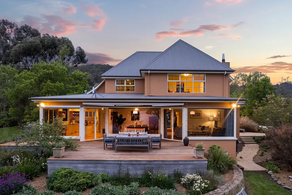 Wattle Grove 4房  European Waterside Grandeur