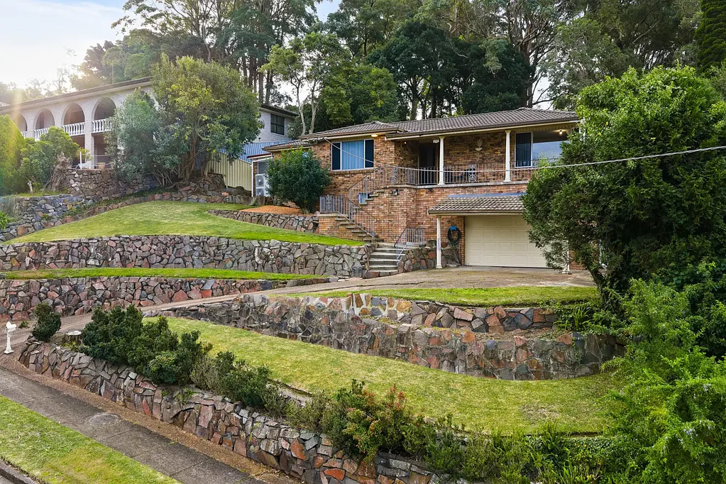 Kotara 3कमरा RENOVATE, REBUILD OR REIMAGINE! - 1,037sqm of Opportunity in Kotara –