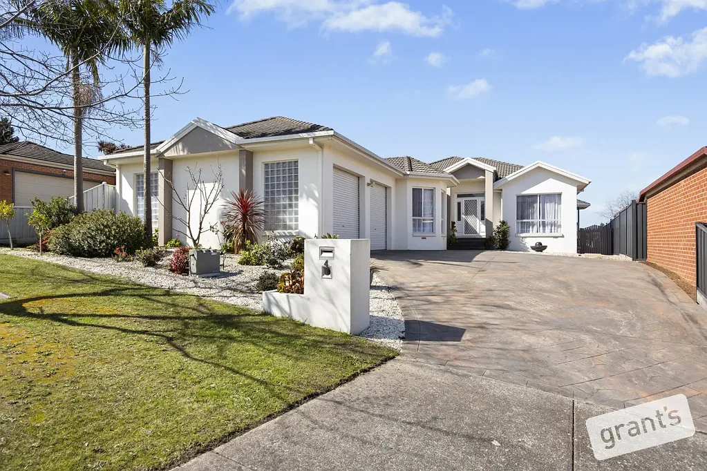 Narre Warren 4બેડરૂમ Luxury Home in Prestigious Location