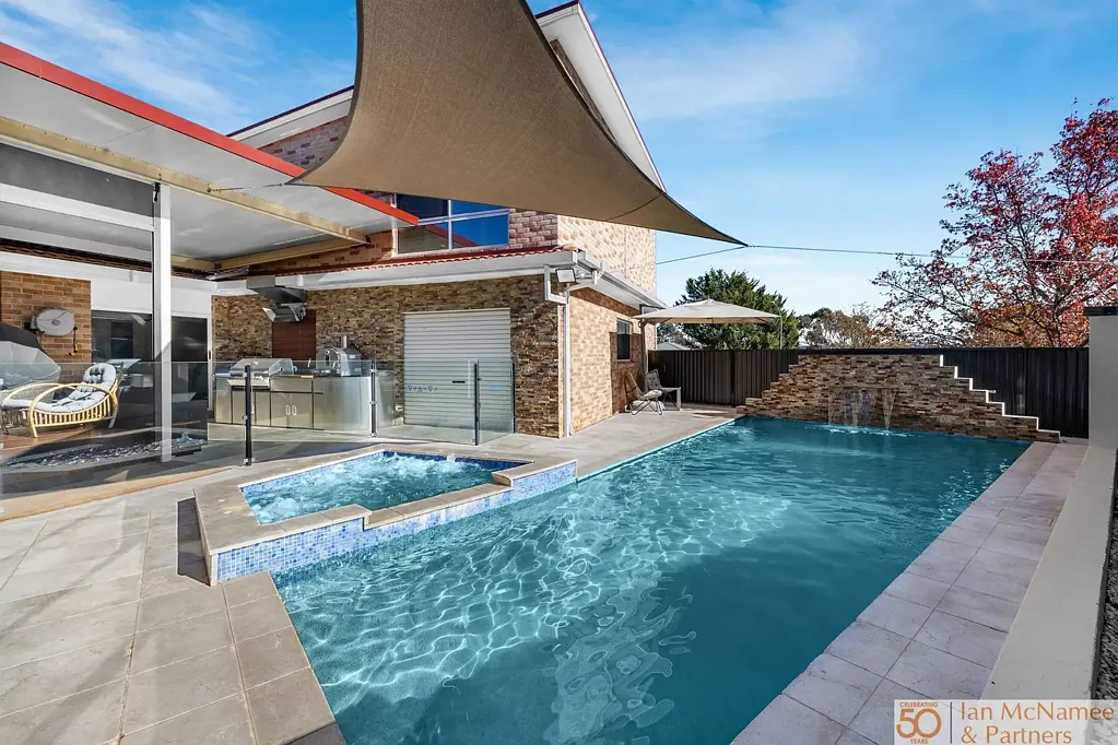 Jerrabomberra 5ਬੈੱਡਰੂਮ Resort Living in Jerrabomberra !