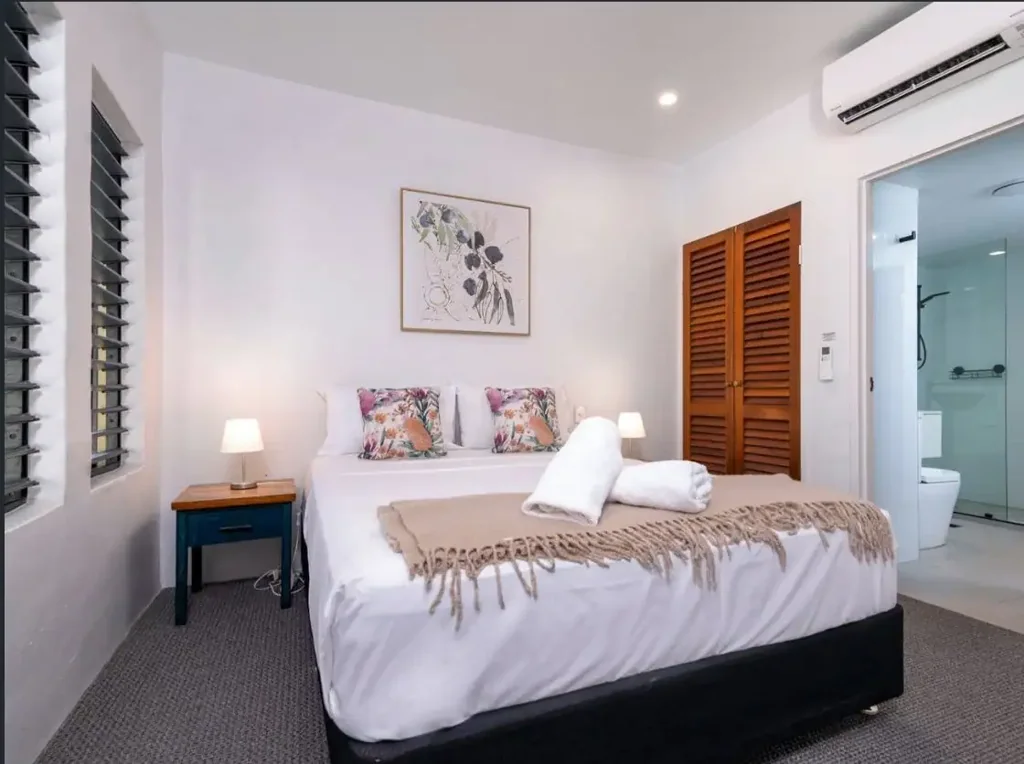 Port Douglas 2房  IMMACULATELY RENOVATED, 1 MIN TO BEACH, 5 MIN TO TOWN, 2 BED 1 BATH