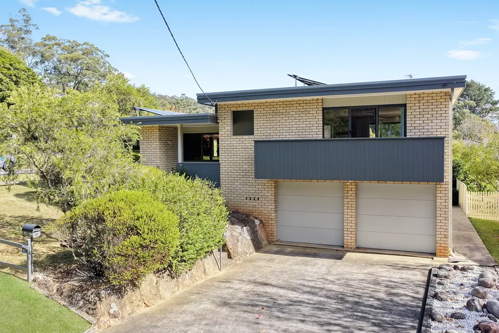 Mittagong 4Habitaciones Charming Elevated Home with Renovated Interiors & Expansive Yard