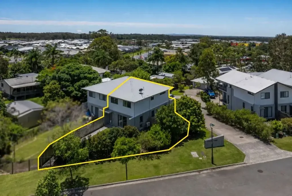 Pimpama 3 Bedroom I'M DIFFERENT FROM THE REST