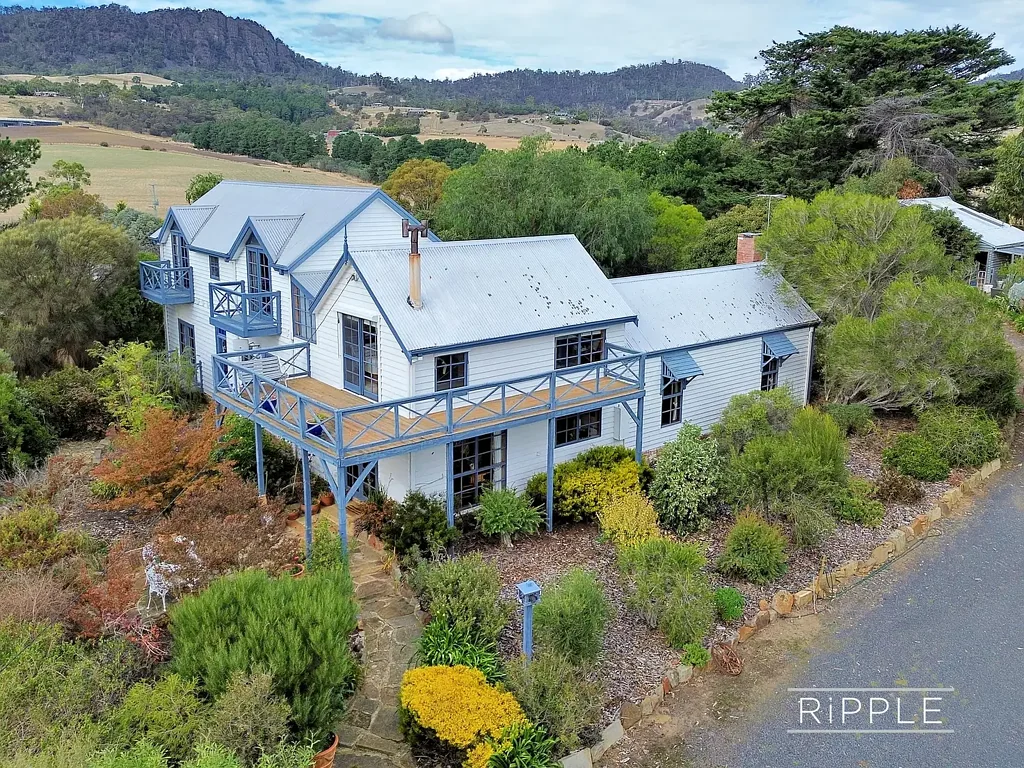 Old Beach 5Moenga Unique property with endless potential