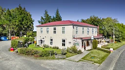 1709 Cust Road, Cust