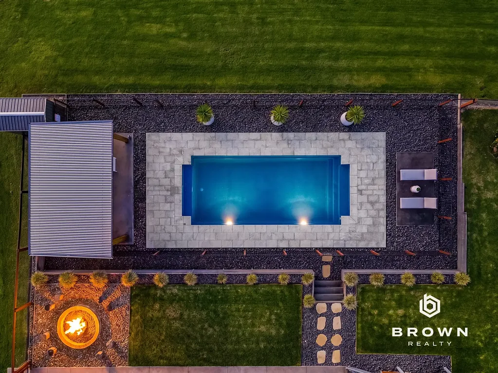 Orangeville 4 Slaapkamer Luxury Lifestyle Living with the Ultimate Shed on 9.24 Acres