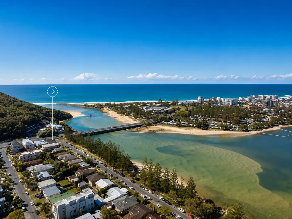 Burleigh Heads Living, Steps from Tallebudgera Creek