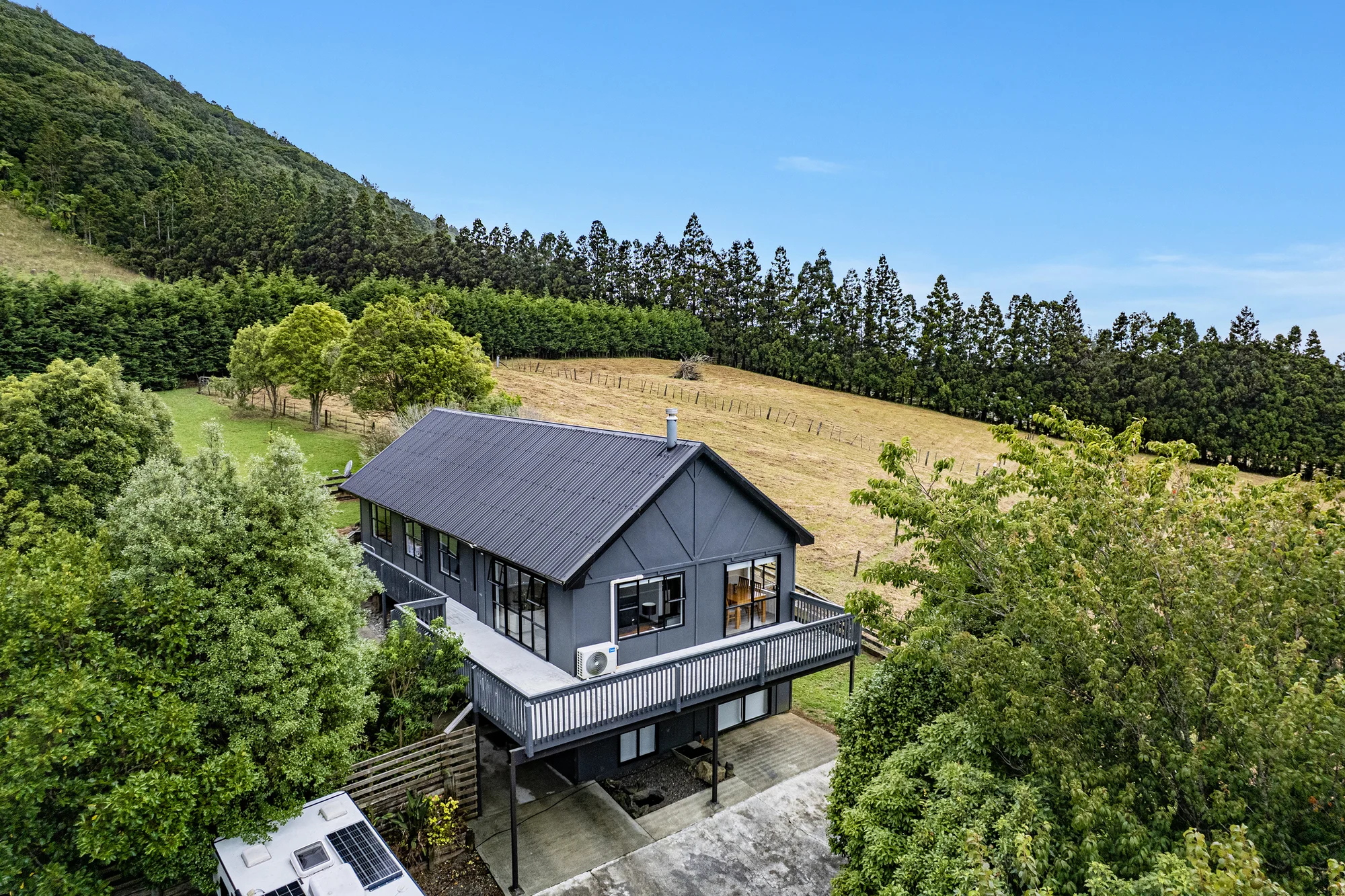 Maungatapere 3 Slaapkamer Country Living with Massive Workshop
