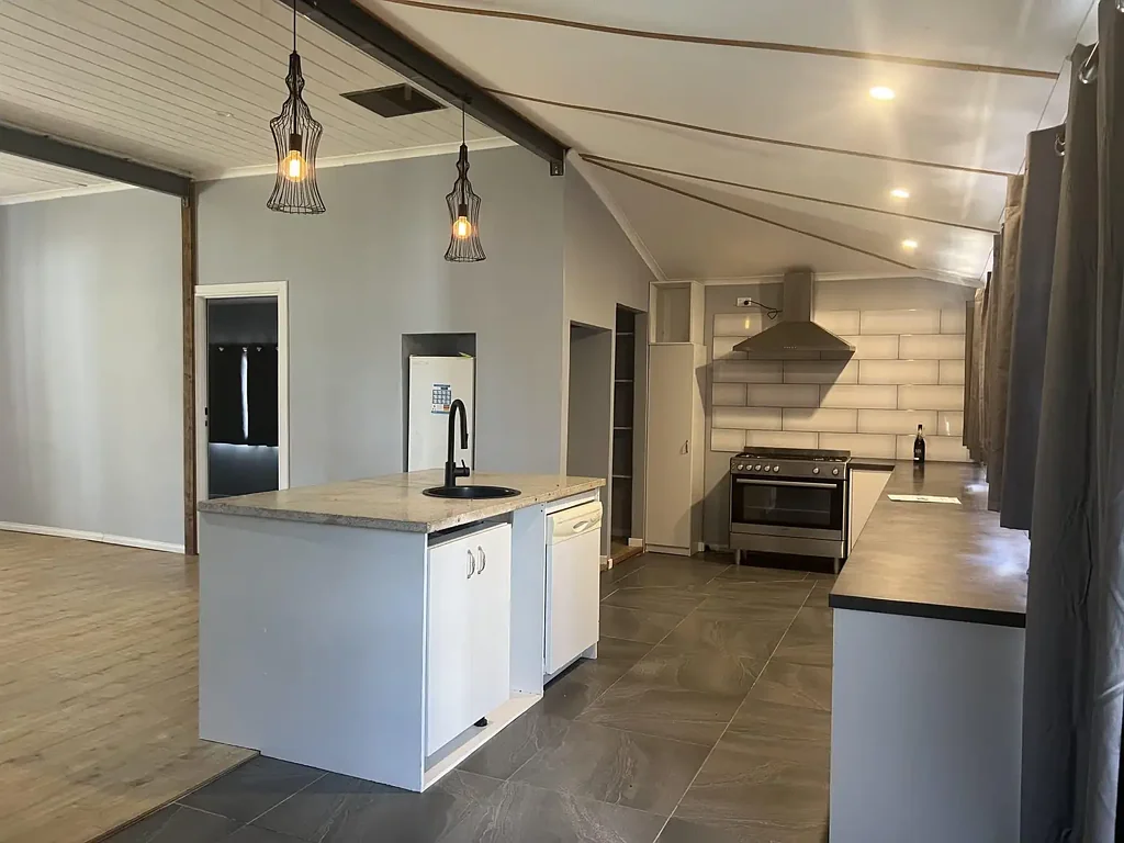 Berrigan 4ਬੈੱਡਰੂਮ FOR SALE - PRICE REDUCED TO SELL "RENOVATED", FAMILY HOME IN 2 TITLES $470000 (Genuine offers Considered) 6-8 Hayes Street, BERRIGAN NSW
