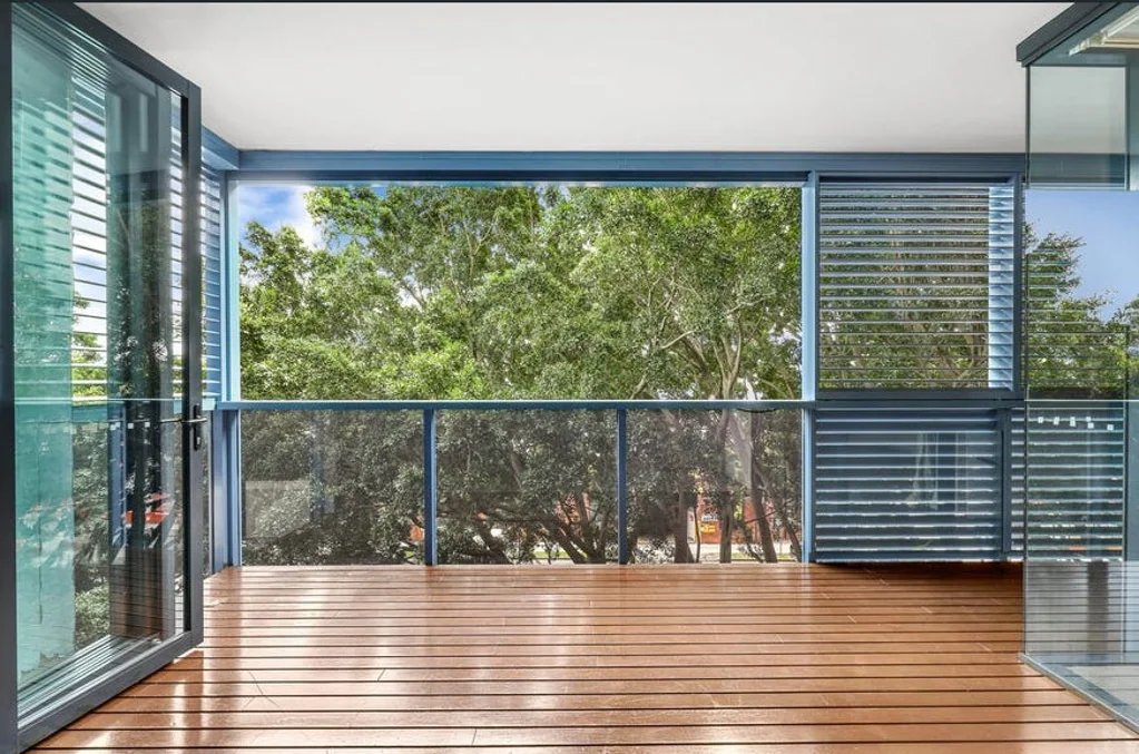 Oversized Executive Apartment | Pools, Gyms & Sydney Uni at Your Doorstep