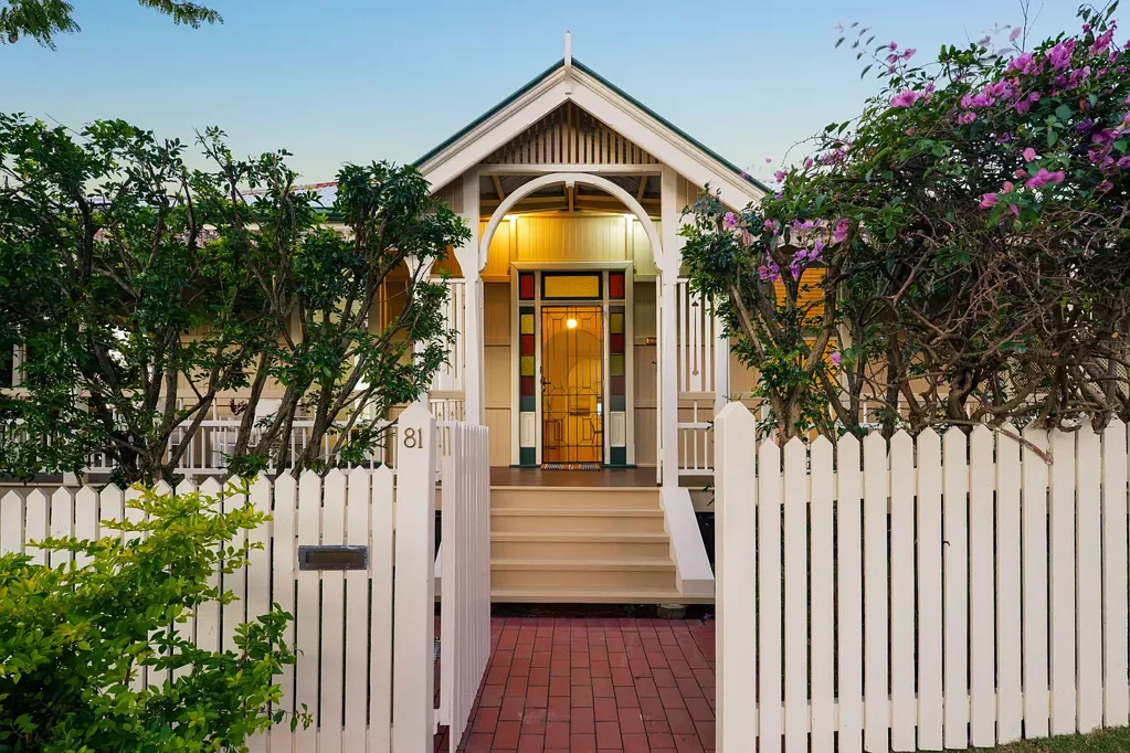 Red Hill 4房 永恒的特色、优美的地势和灵活的家庭空间 Timeless Character, Scenic Elevation and Family Flexibility