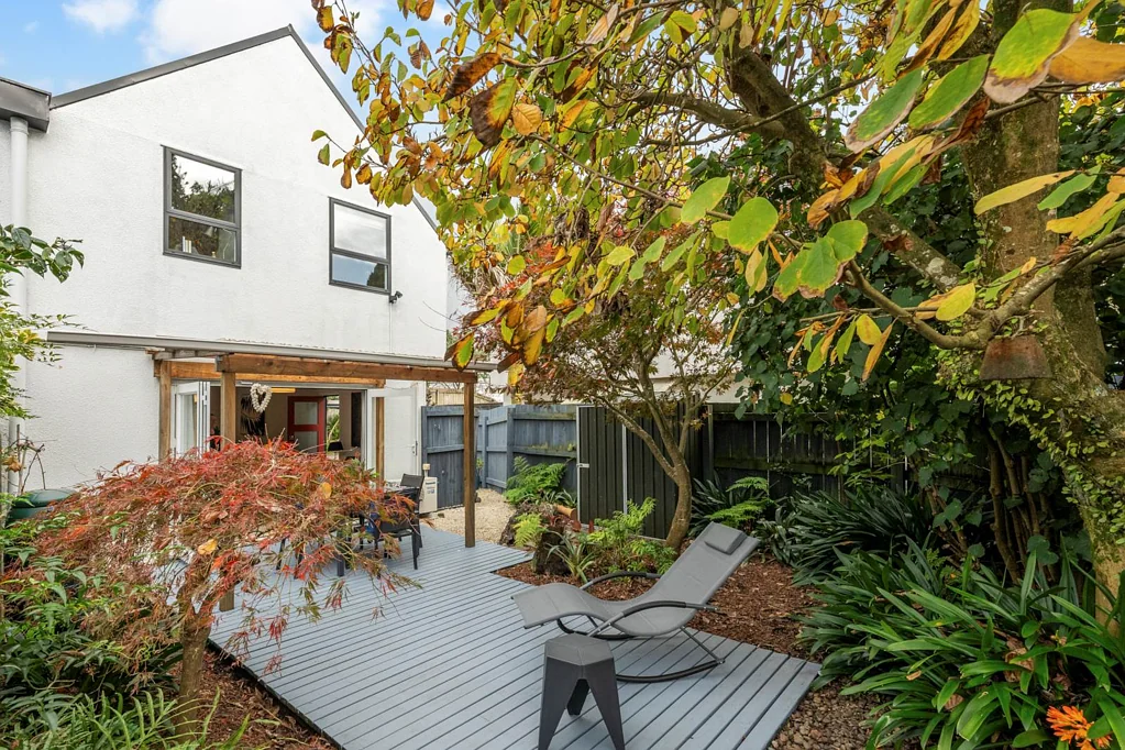 Greenlane 3 Bedroom Prime Location – Freehold and Move-In Ready
