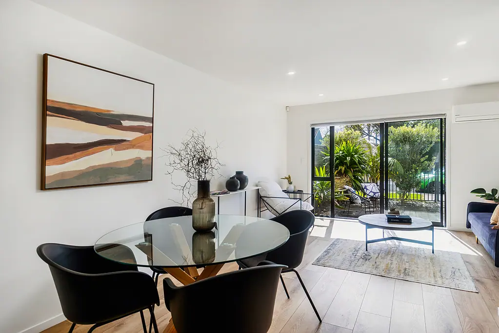 Te Atatu Peninsula 2房  Not Your Typical Townhouse