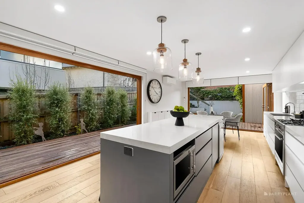 Ivanhoe 3 Bedroom Classy Contemporary Terrace Home Perfectly Placed