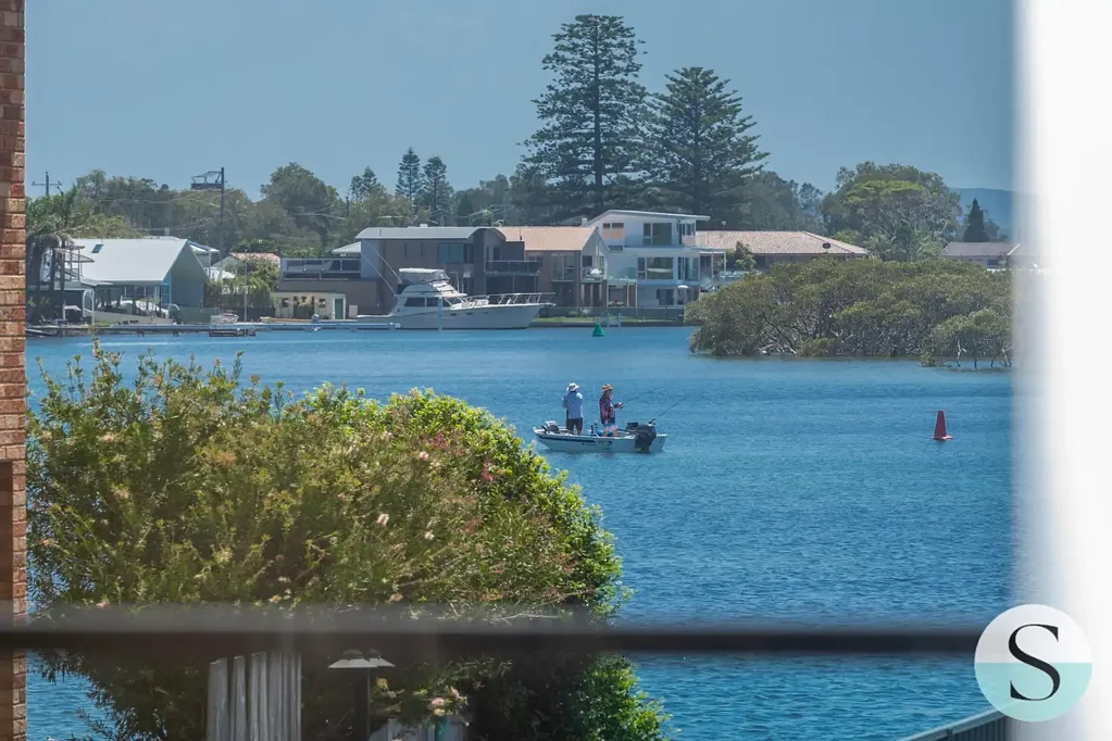 Swansea 4ห้องนอน Your Very Own Boat Ramp, Contemporary Light Filled Direct Waterfront Living, Water Views, Ample Outdoor Entertaining, Garaging, Caravan & Boat Parking
