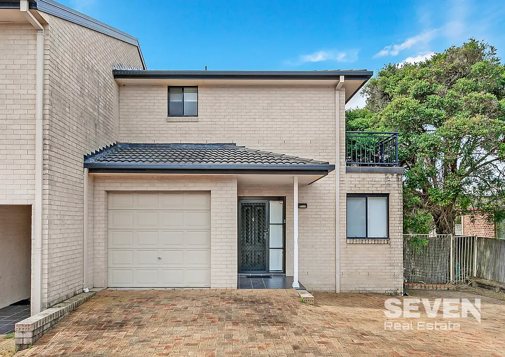 PERFECT TWO BEDROOM TOWNHOUSE