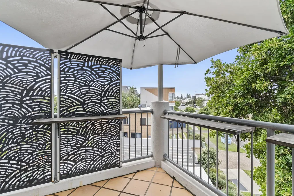 BEACHSIDE LIVING AT ITS BEST – NOBBYS BEACH APARTMENT JUST MOMENTS FROM THE SAND!