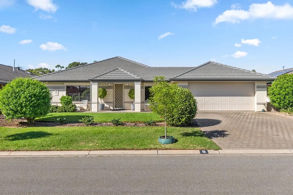 5 Regent Avenue, Clovelly Park, SA 5042