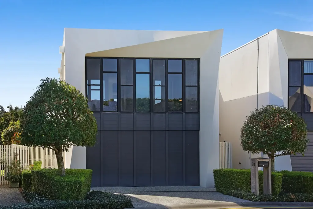Robina 3chambre PRESTIGIOUS GOLF COURSE LUXURY WATERFRONT LIVING IN AN OUTSTANDING LOCATION