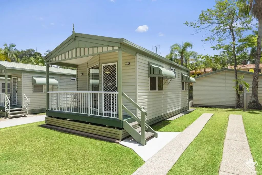 Gold Coast Short Term Rental, Hibiscus Chalet, Min 4 week stay, Fully Furnished