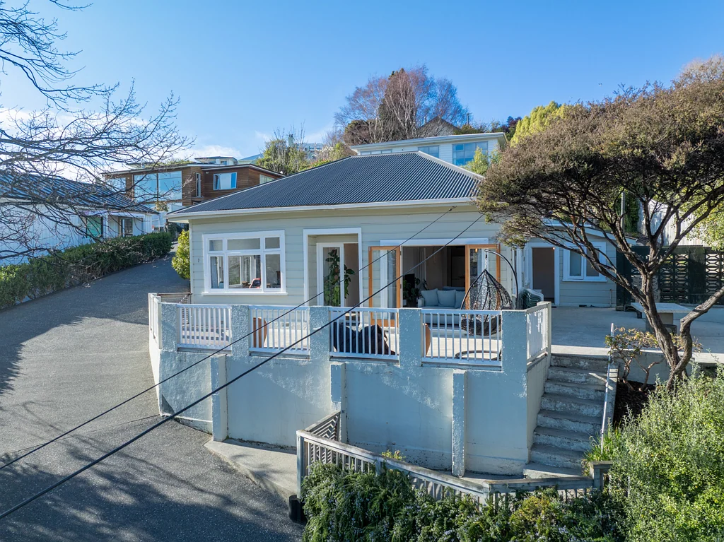 Kaikorai 3 Bedroom Charming 2 bathroom Home with Modern Comforts