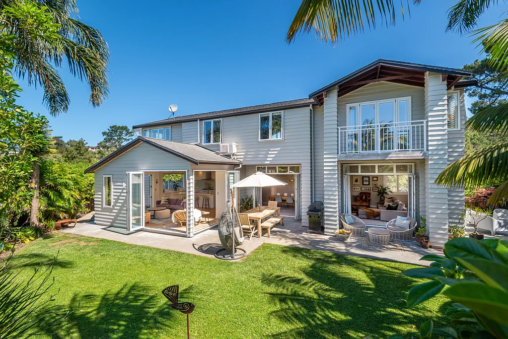 8 Tree Fern Trail, Campbells Bay, North Shore City, Auckland