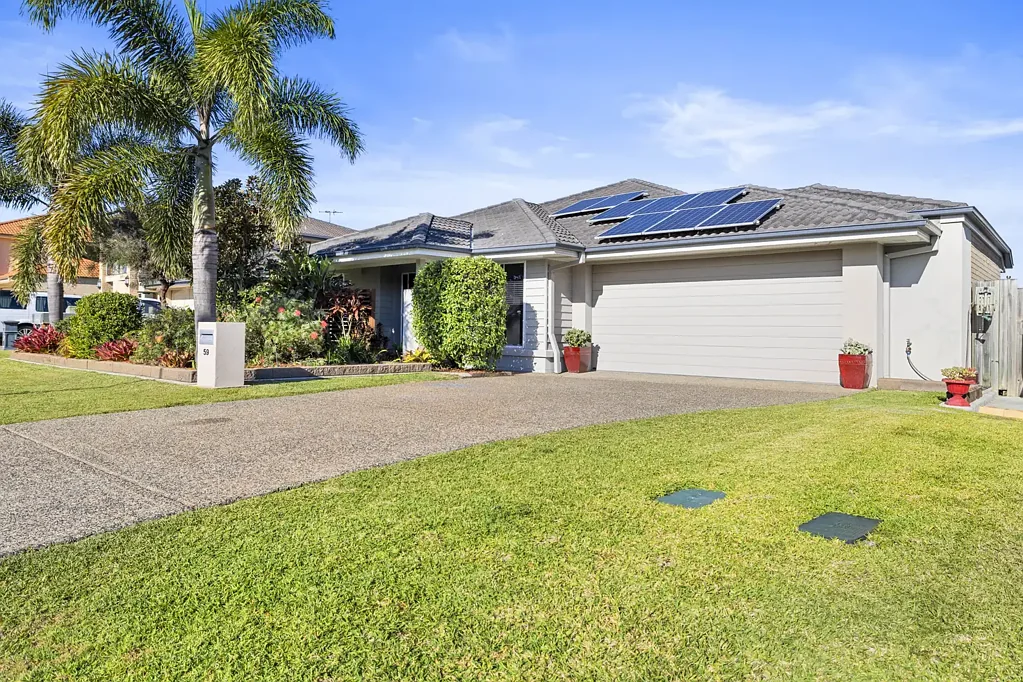 Warner 4침실 Spacious, Low-Maintenance Family Living with Side Access