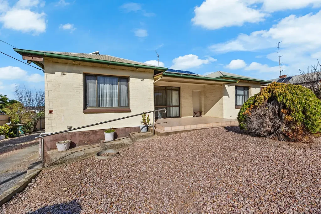 Port Lincoln 3 Slaapkamer Solid Stone Character Home with Endless Potential