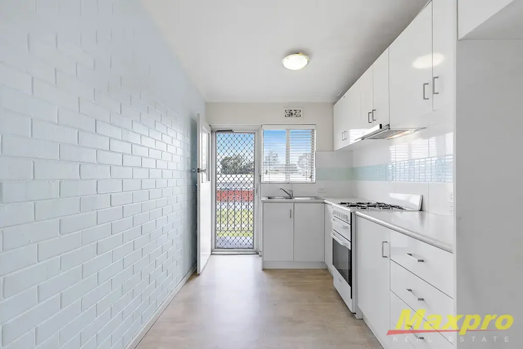 Easy-Care Living in the Heart of Lynwood! | 2 Bed, 1 Bath Apartment