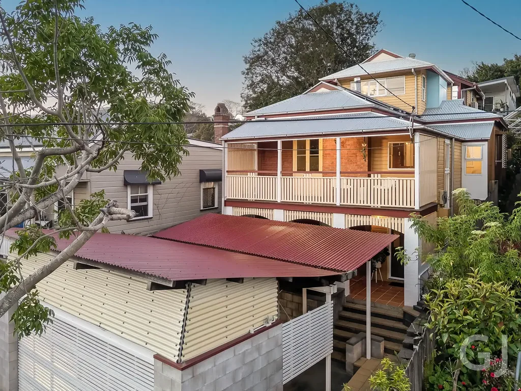 Windsor 4침실 Elevated Character Home with Spectacular City Views