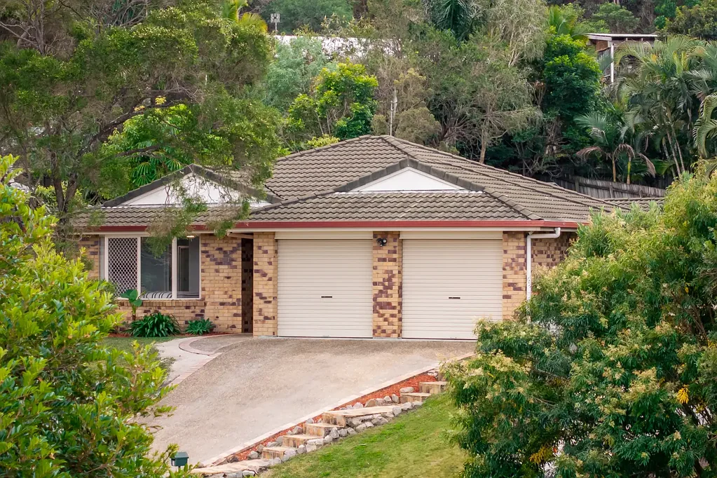 Mount Warren Park 5 Bedroom EXPANSIVE FAMILY RESIDENCE WITH ESTABLISHED GARDENS, INGROUND POOL AND AMAZING VIEWS - YOUR PERFECT HOME TO MAKE NEW MEMORIES!!