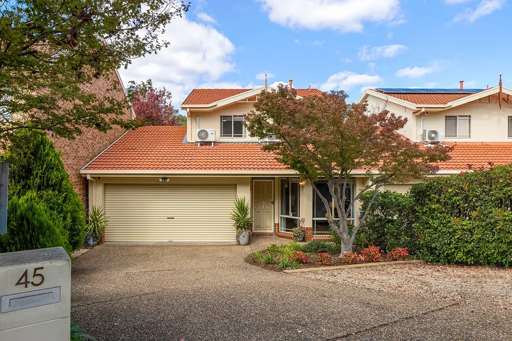 Bonython 3chambre Hamptons-Inspired Living with No Body Corporate - A Rare Bonython Gem