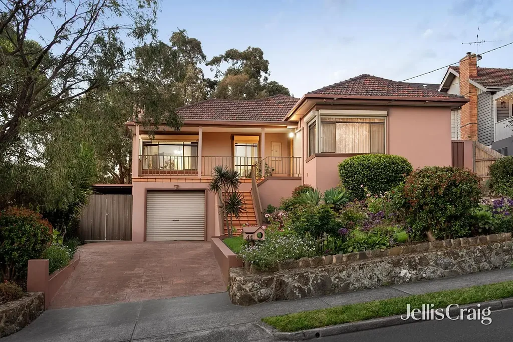Rosanna 3Kwarto Elevated Family Living with Space, Serenity & Exceptional Convenience