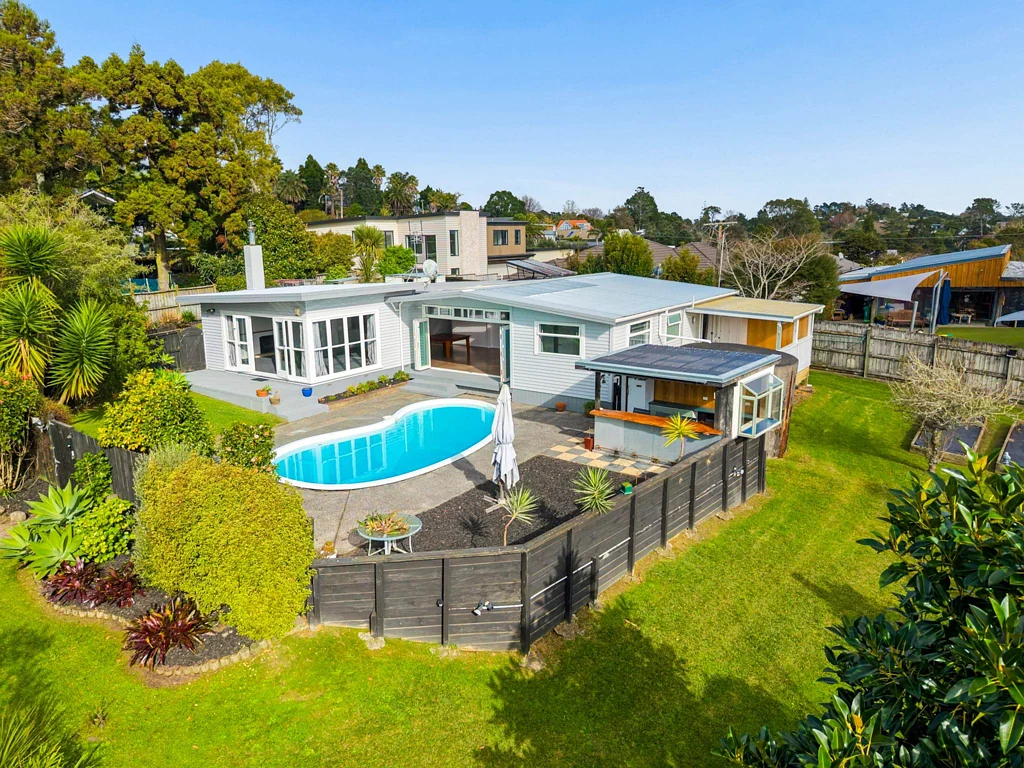 Greenhithe 4Zimmer Massive 1786m² Pure Potential Central Greenhithe!