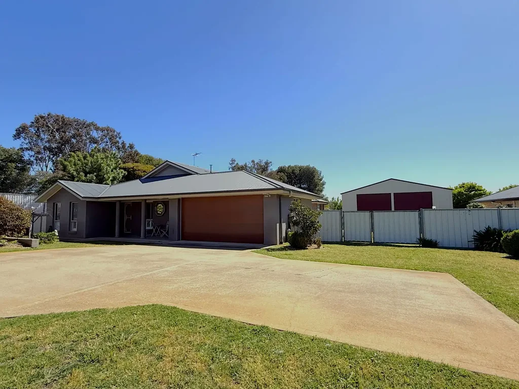 65 Back Creek Road, Young, NSW 2594