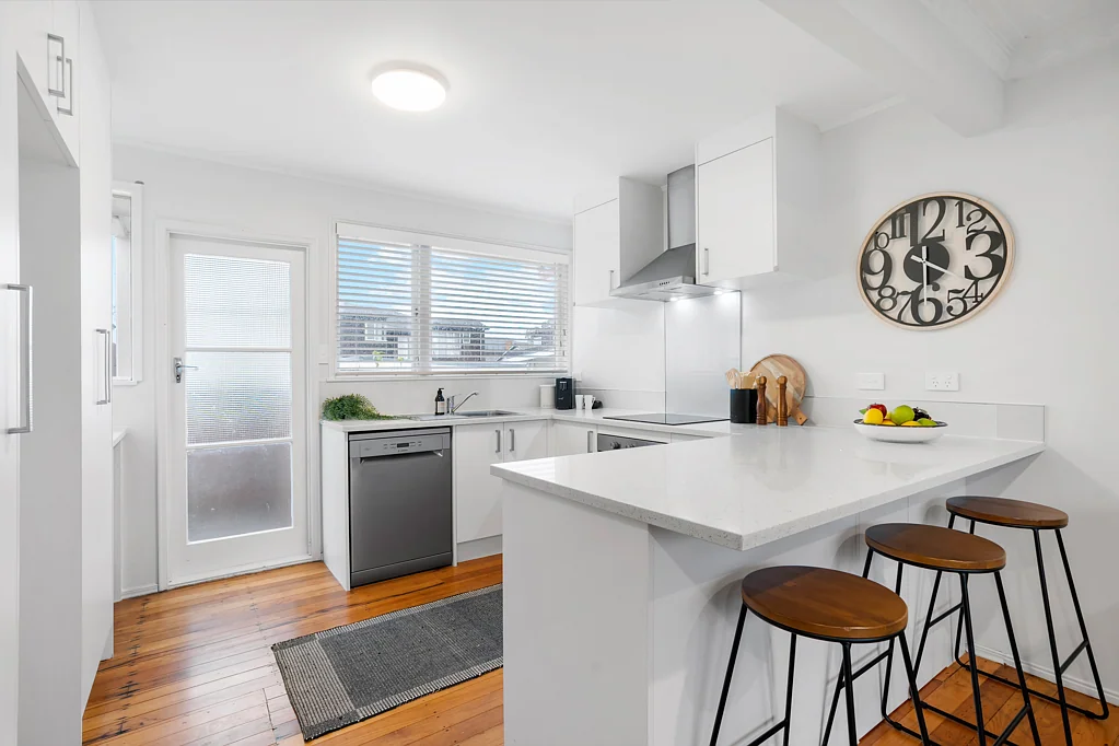 Epsom 2침실 Charming Unit in Prime Epsom Location