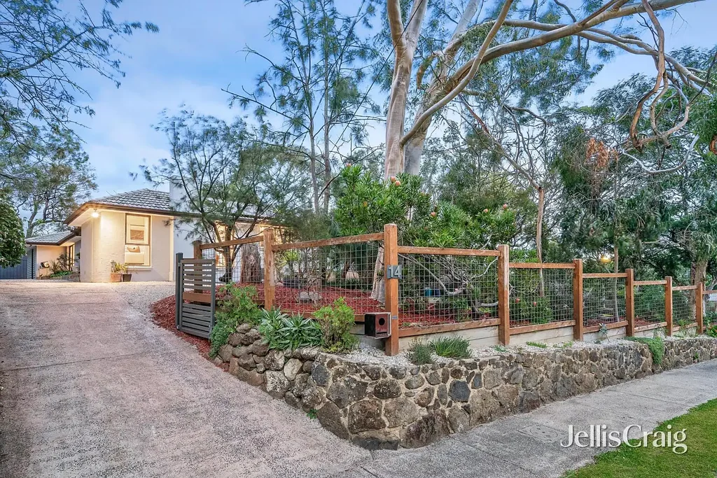 Eltham 4 Slaapkamer Light-Filled Family Living in the Heart of Eltham