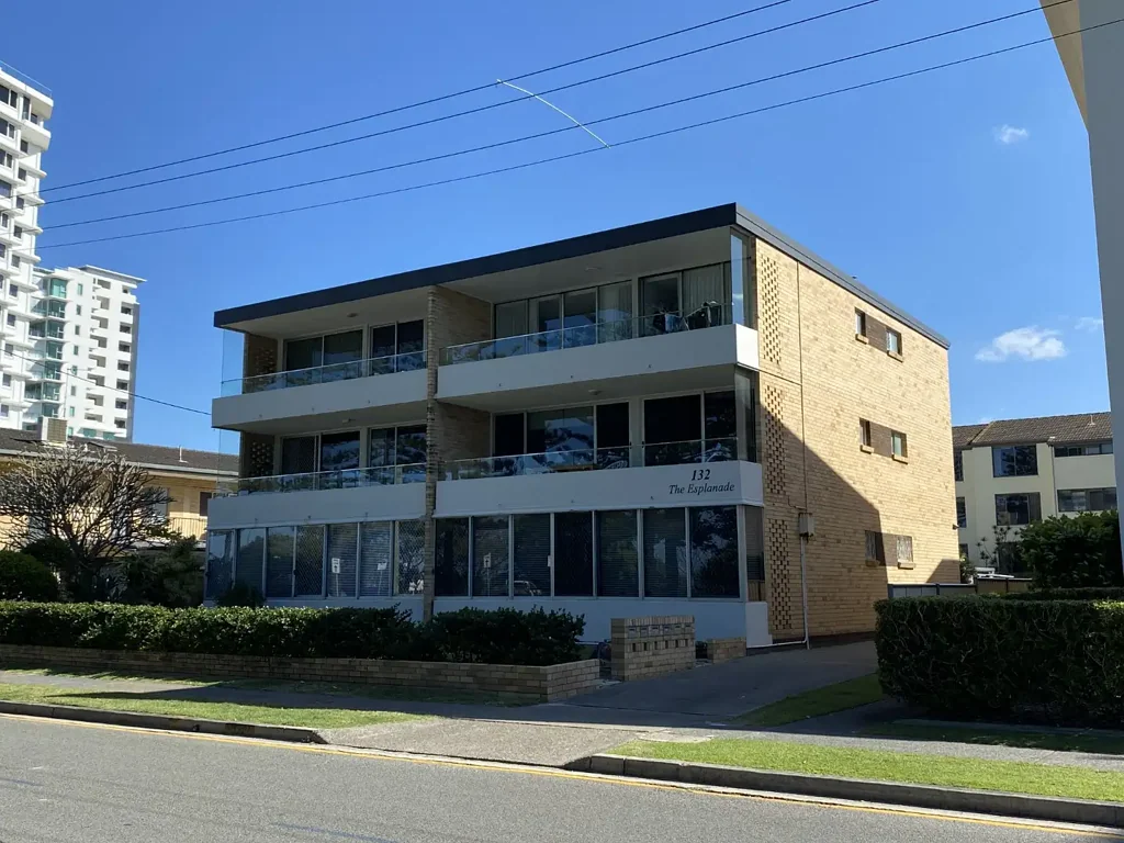 Beachside Living - 2 Bedroom Unit in Prime Burleigh Heads Location!