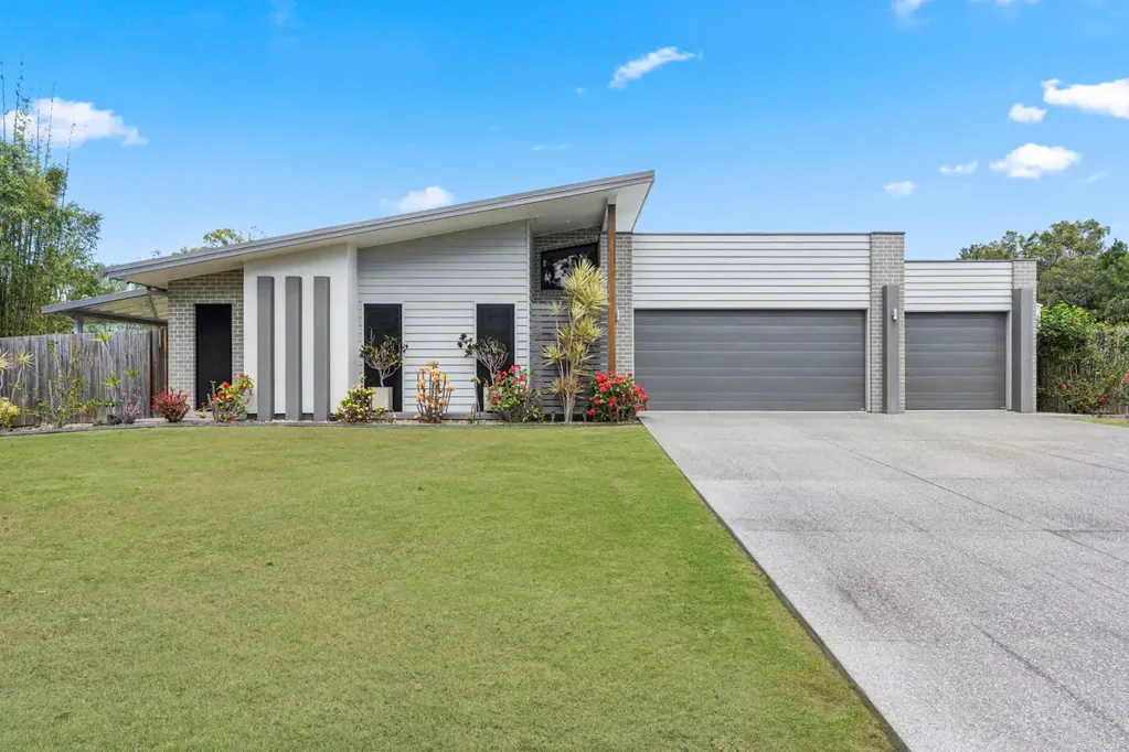 Urangan 4ਬੈੱਡਰੂਮ Flawless & Feature Packed – A Home That Has It All !