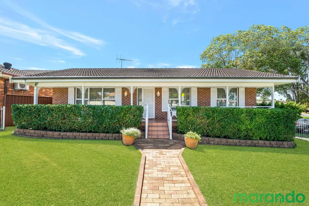 BRICK BEAUTY IS SPOTLESS THROUGHOUT AND PERFECTLY POSITIONED!