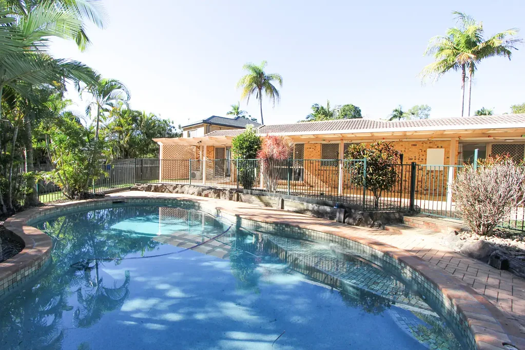 4 Manse Court, Molendinar, QLD 4214