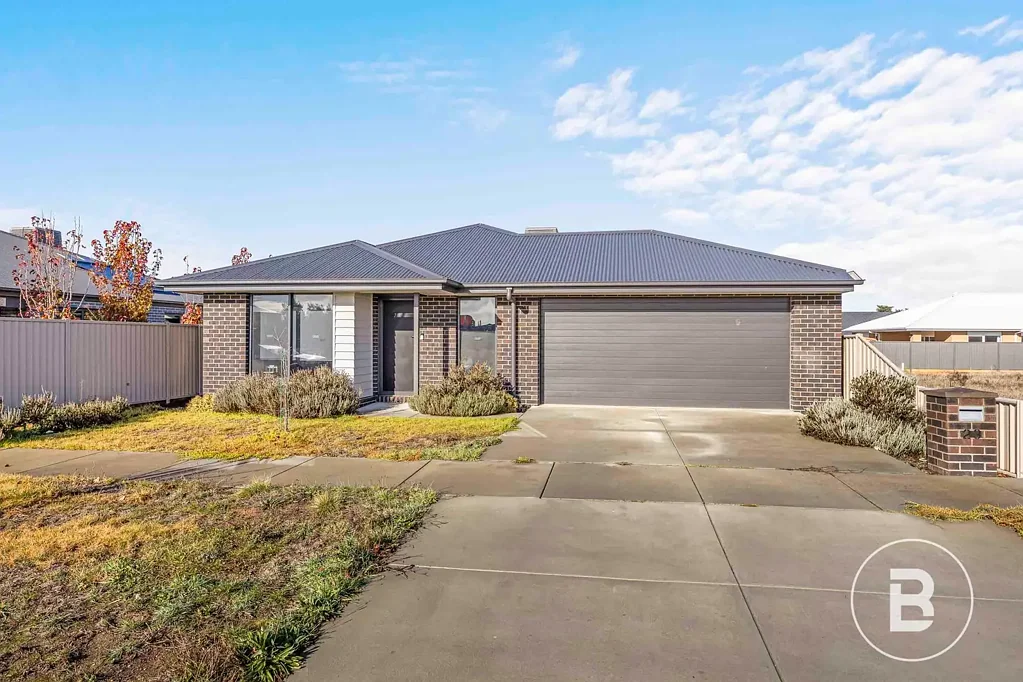 Delacombe 4 Bedroom MODERN FOUR BEDROOM FAMILY HOME IN DESIRED SUBURB
