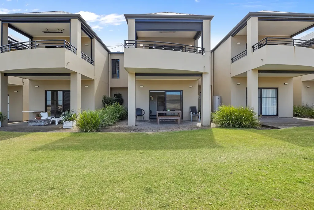 Normanville 3 Bedroom Golf Course Frontage Coastal Retreat