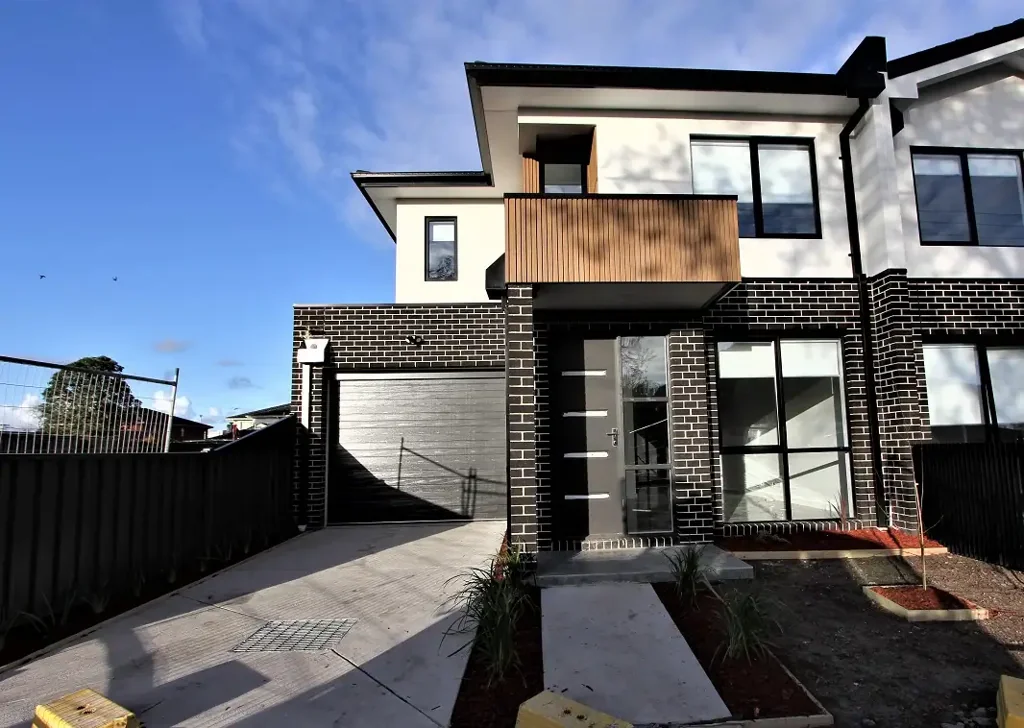 Walk to Springvale CBD