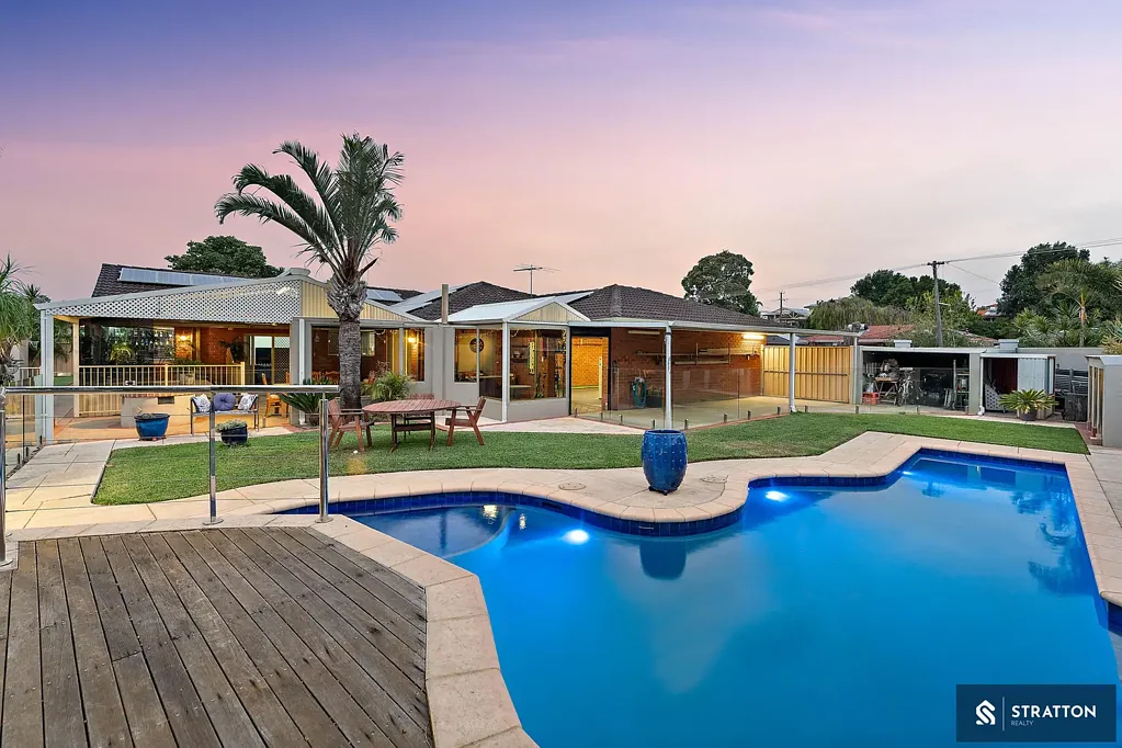 Parkwood 5部屋 5-Bedroom Family Home on Expansive 1133sqm Corner Block with Subdivision Potential and Resort-Style Outdoor Living!!