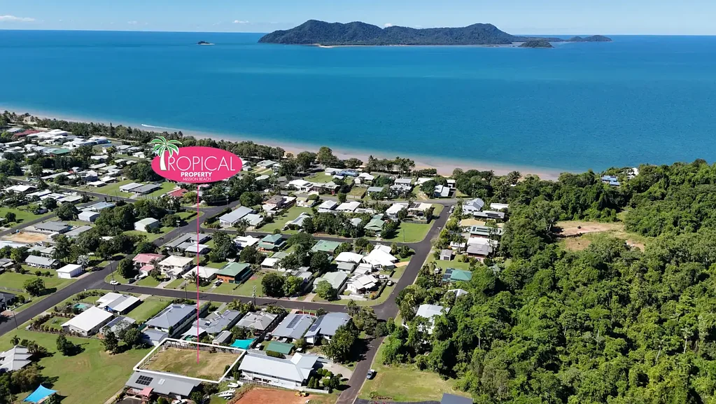 South Mission Beach Lovely Block, Over 1000m2, Fenced and Next to Park !