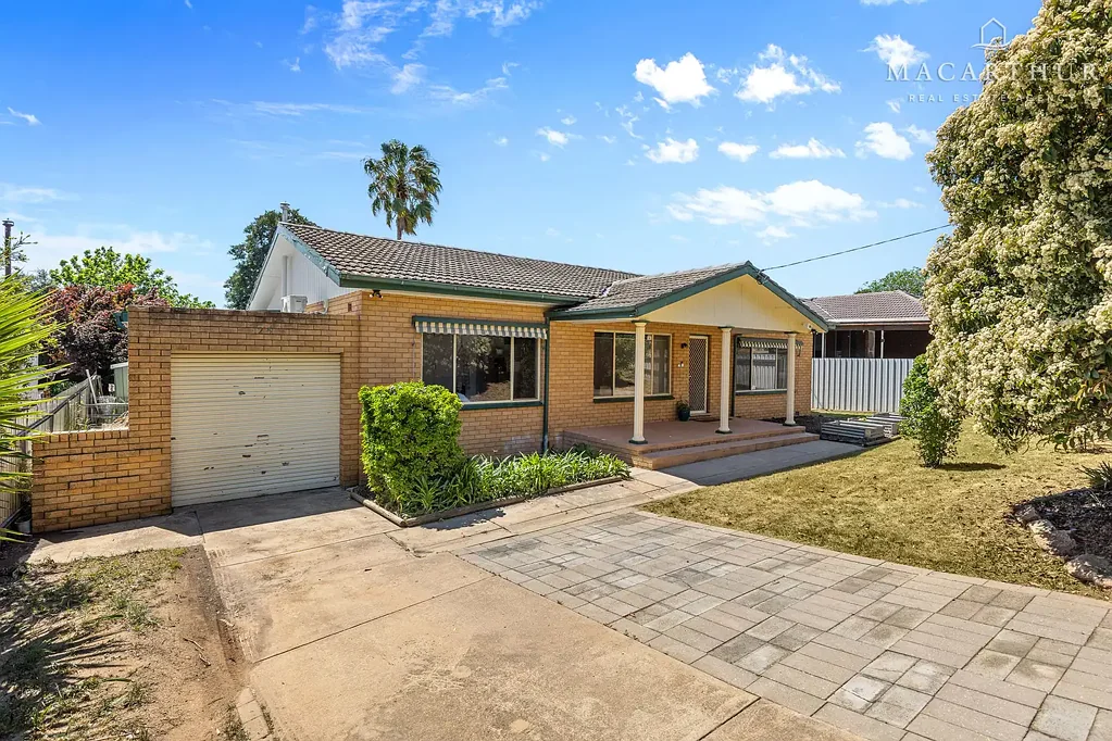 25 Leavenworth Drive, Mount Austin, NSW 2650